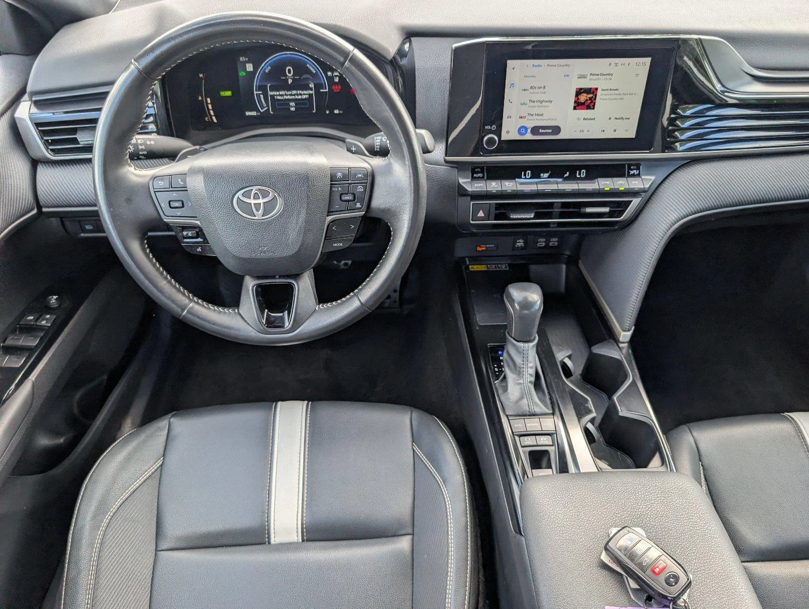 Used 2025 Ice Cap Toyota SE image 32