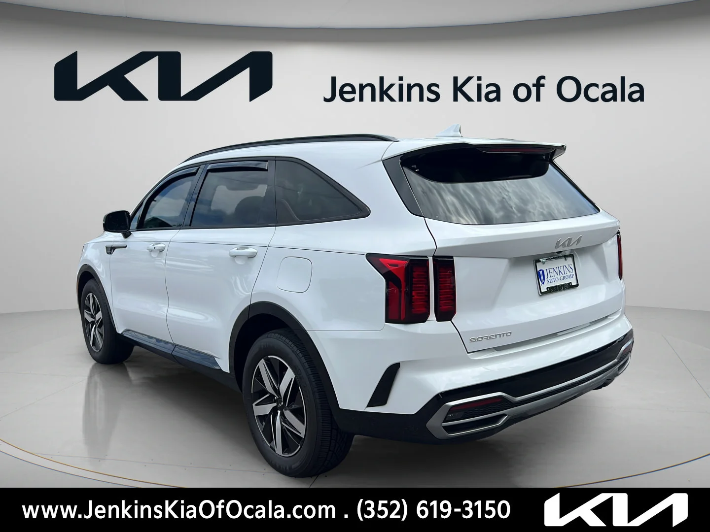 Used 2023 Glacial White Pearl Kia EX image 5