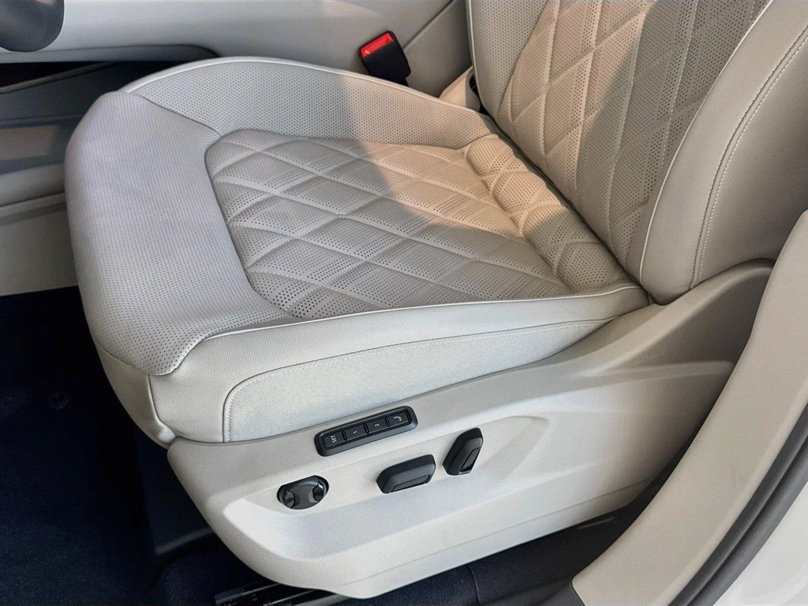 New 2026 Opal White Pearl Volkswagen 2.0T SEL Premium R-Line image 19