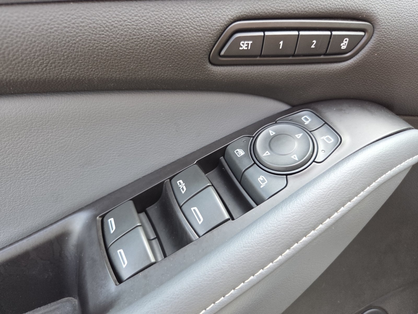 Used 2020 Quicksilver Metallic Buick Premium Group image 35