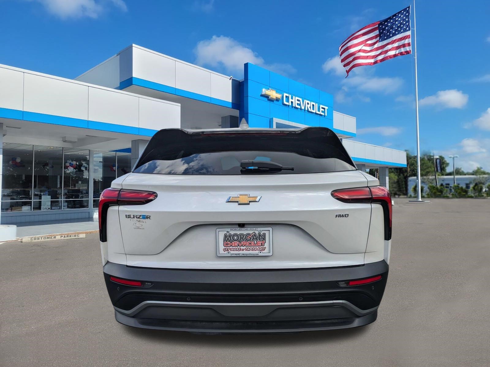 Used 2024 Iridescent Pearl Tricoat Chevrolet LT image 4
