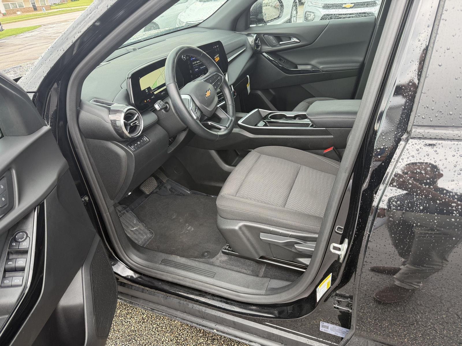 Used 2025 Mosaic Black Metallic Chevrolet LT image 10