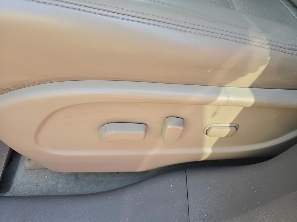 Used 2014 Tinted Bronze Metallic Nissan LE image 13