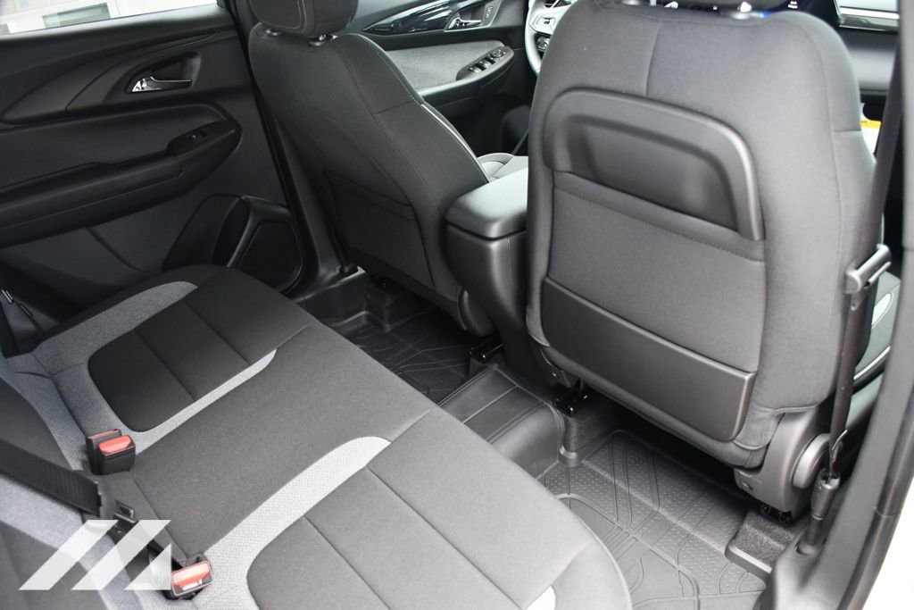 New 2026 Summit White Chevrolet LT image 27