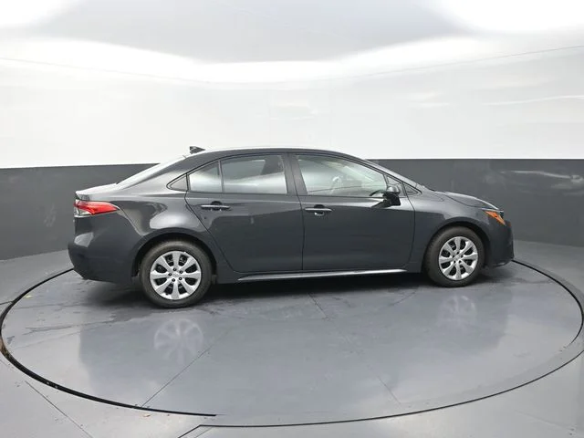 Used 2024  Toyota LE image 9