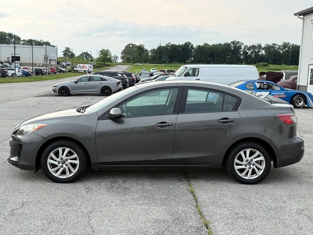 Used 2013  Mazda i Touring image 4