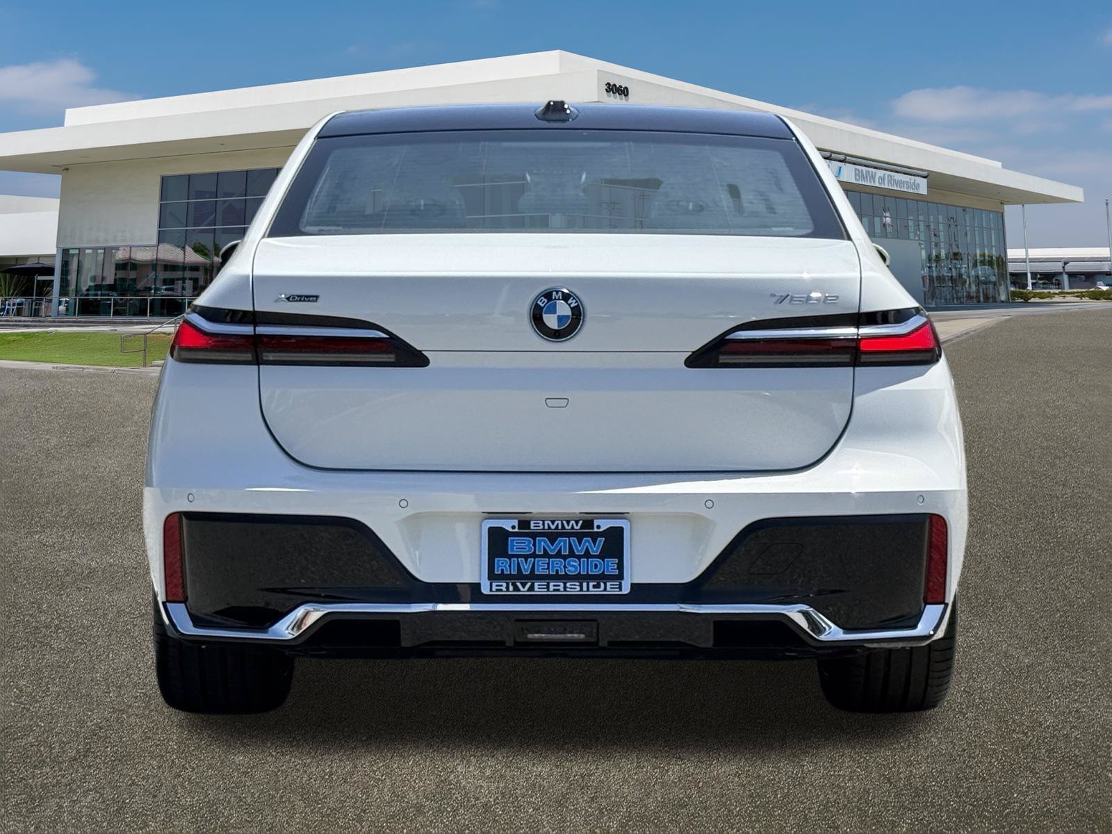 2026 BMW 7 Series 750e - Photo 9