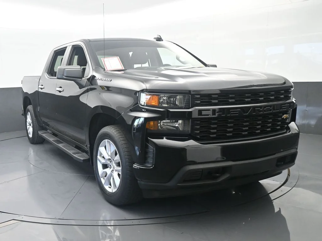 Used 2021 Black Chevrolet Custom image 9