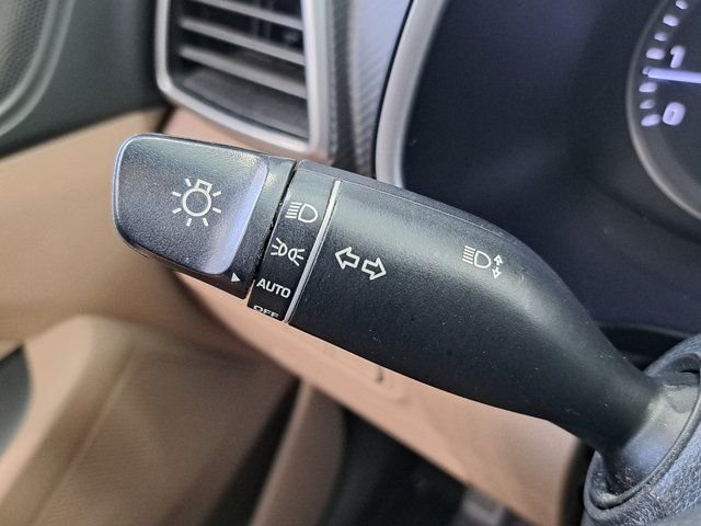 Used 2019 White Hyundai Value image 12