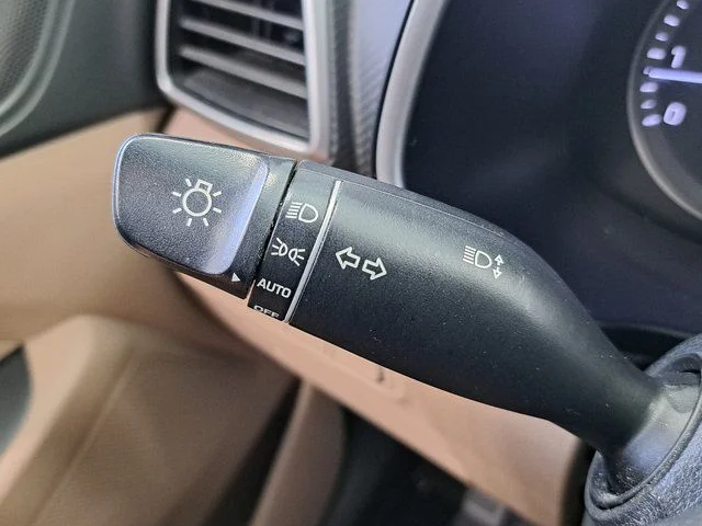Used 2019 White Hyundai Value image 12