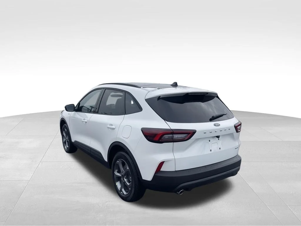 New 2026 Star White Metallic Tri-coat Ford ST-Line image 7