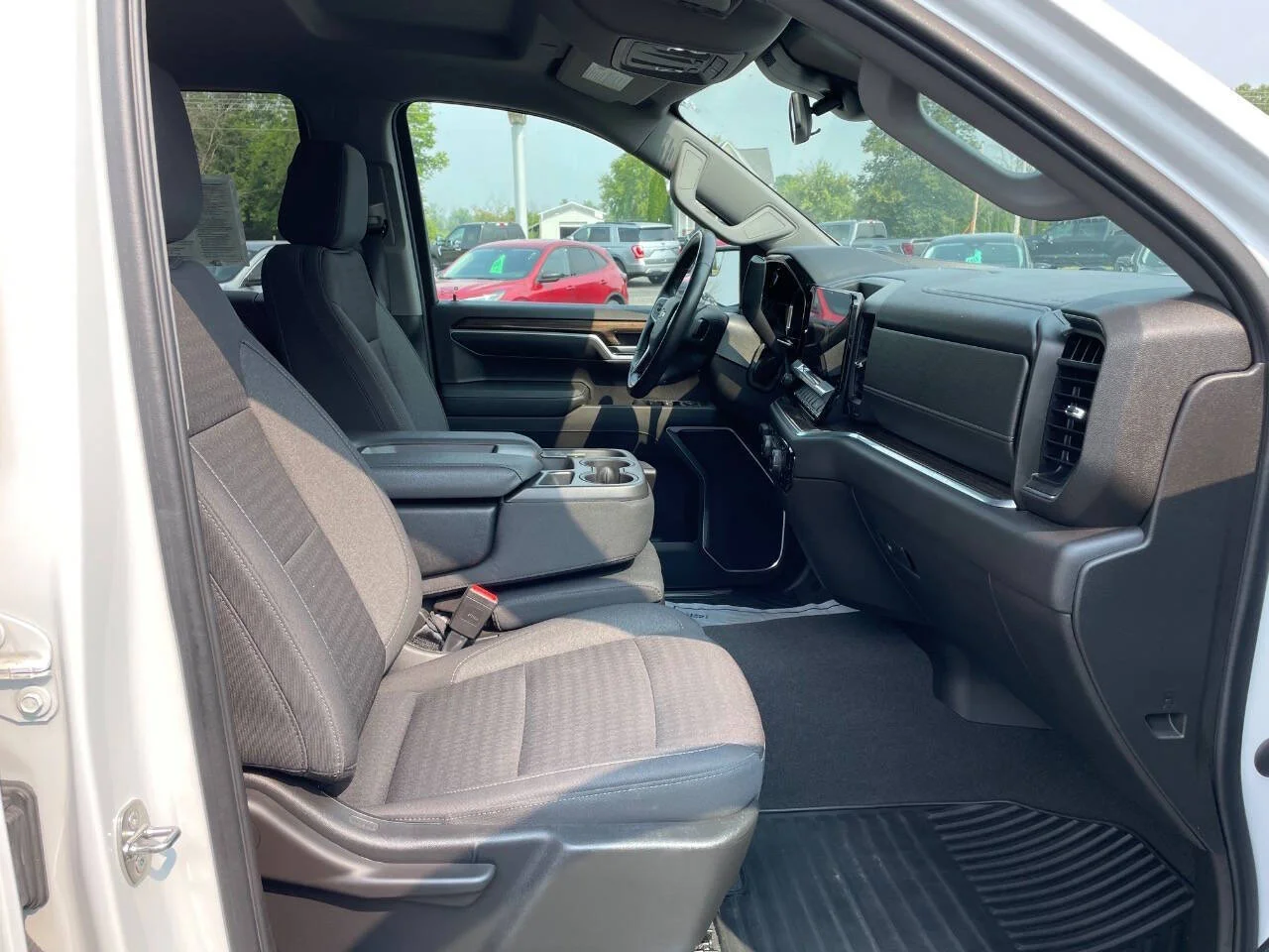 2022 Chevrolet Silverado 1500 LT - Photo 8