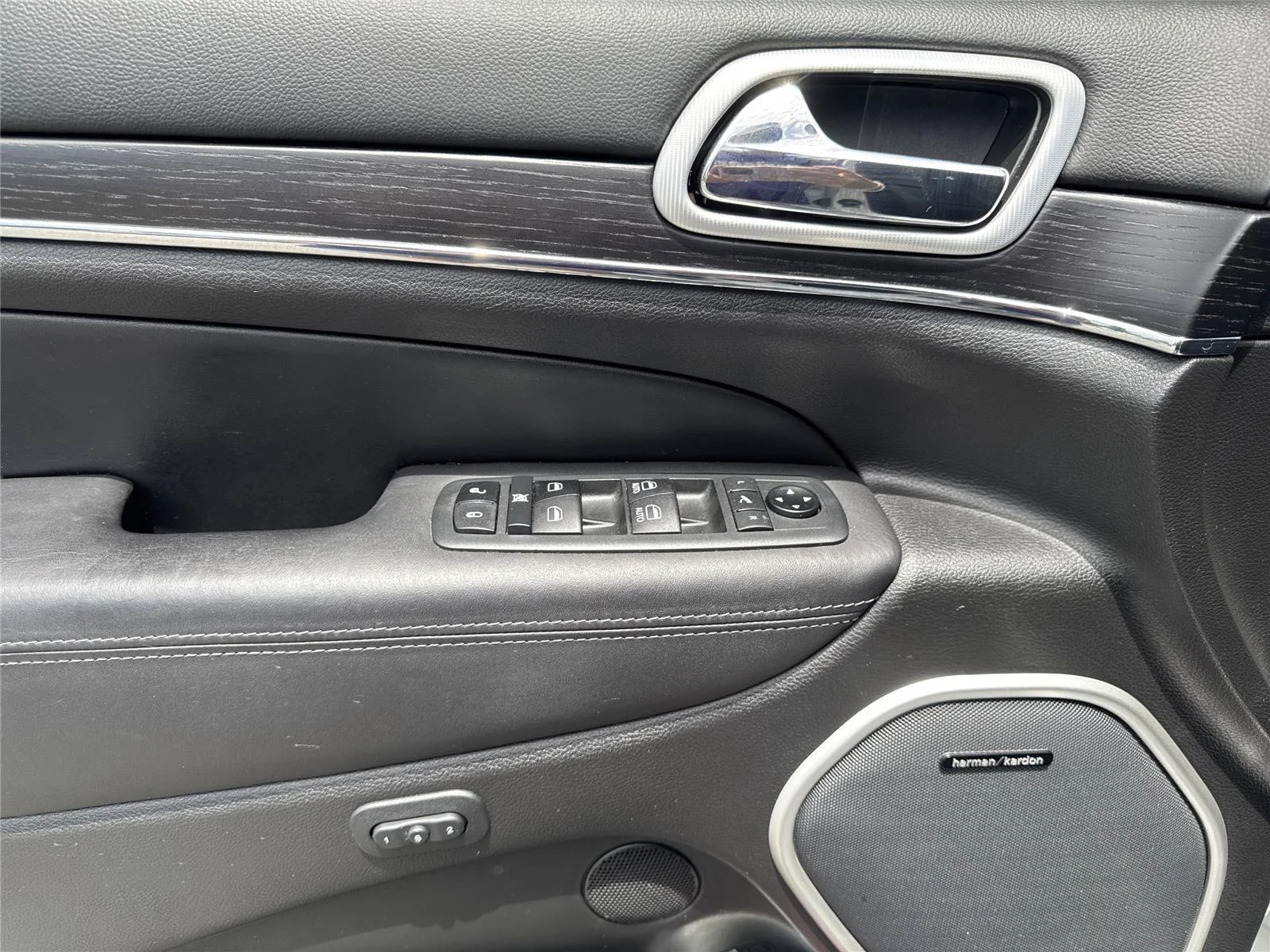 Used 2021 Ivory 3-Coat Jeep Summit image 20