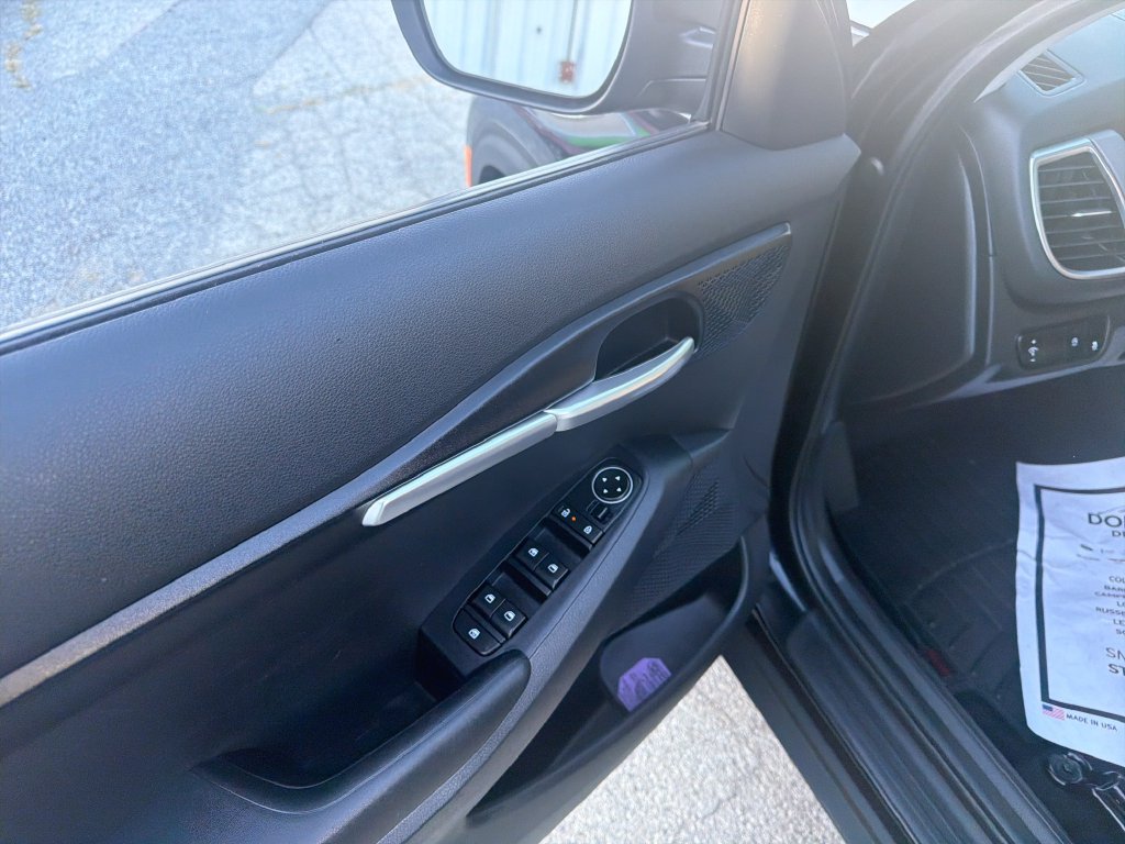 Used 2024 Black Kia LX image 11