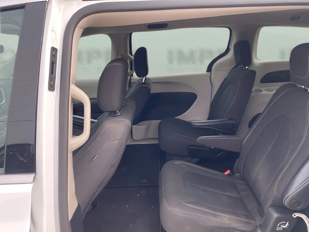 Used 2023 White Chrysler LX image 13