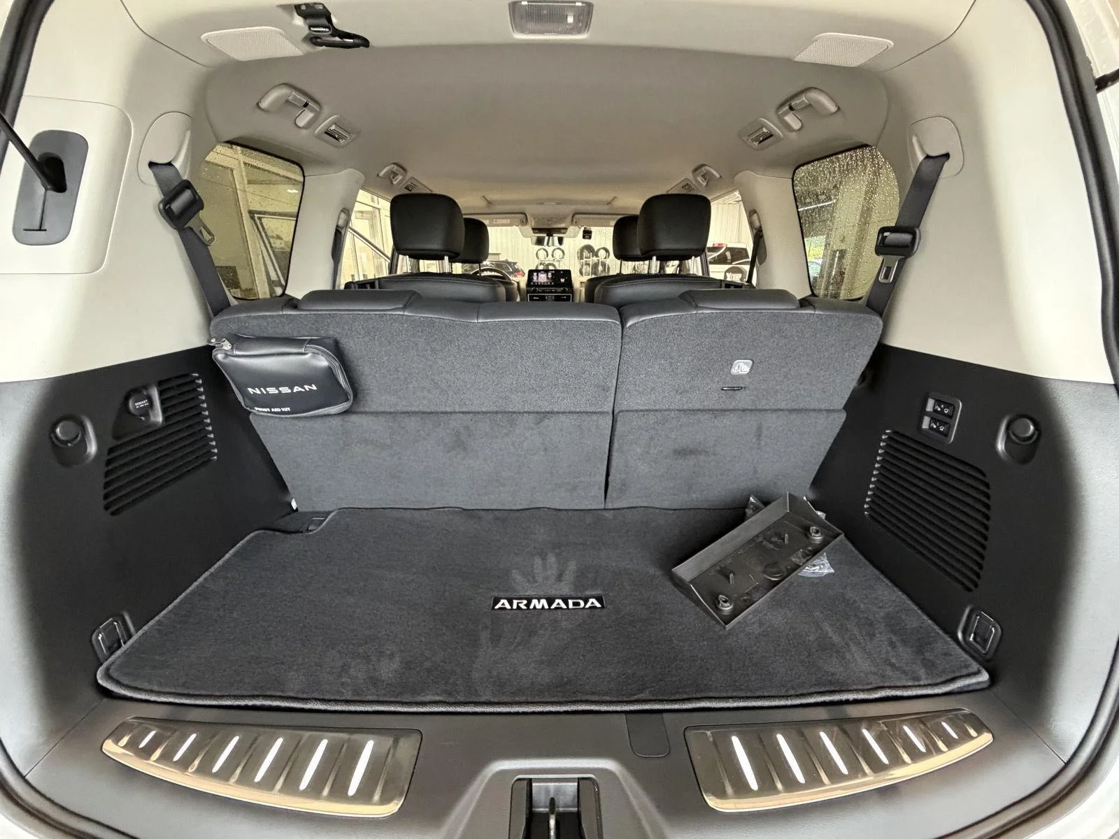 Used 2024 Aspen White Tricoat Nissan Platinum image 18