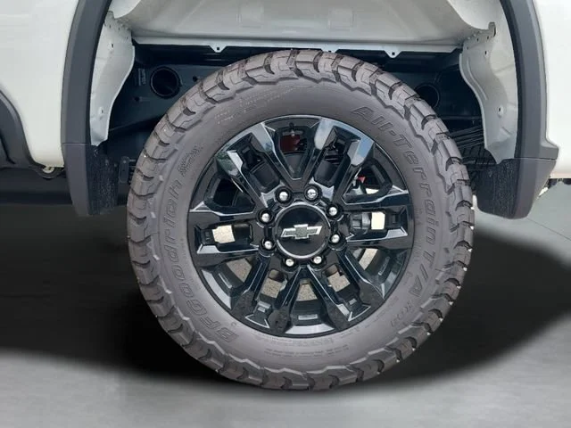 New 2026 Summit White Chevrolet LT image 33