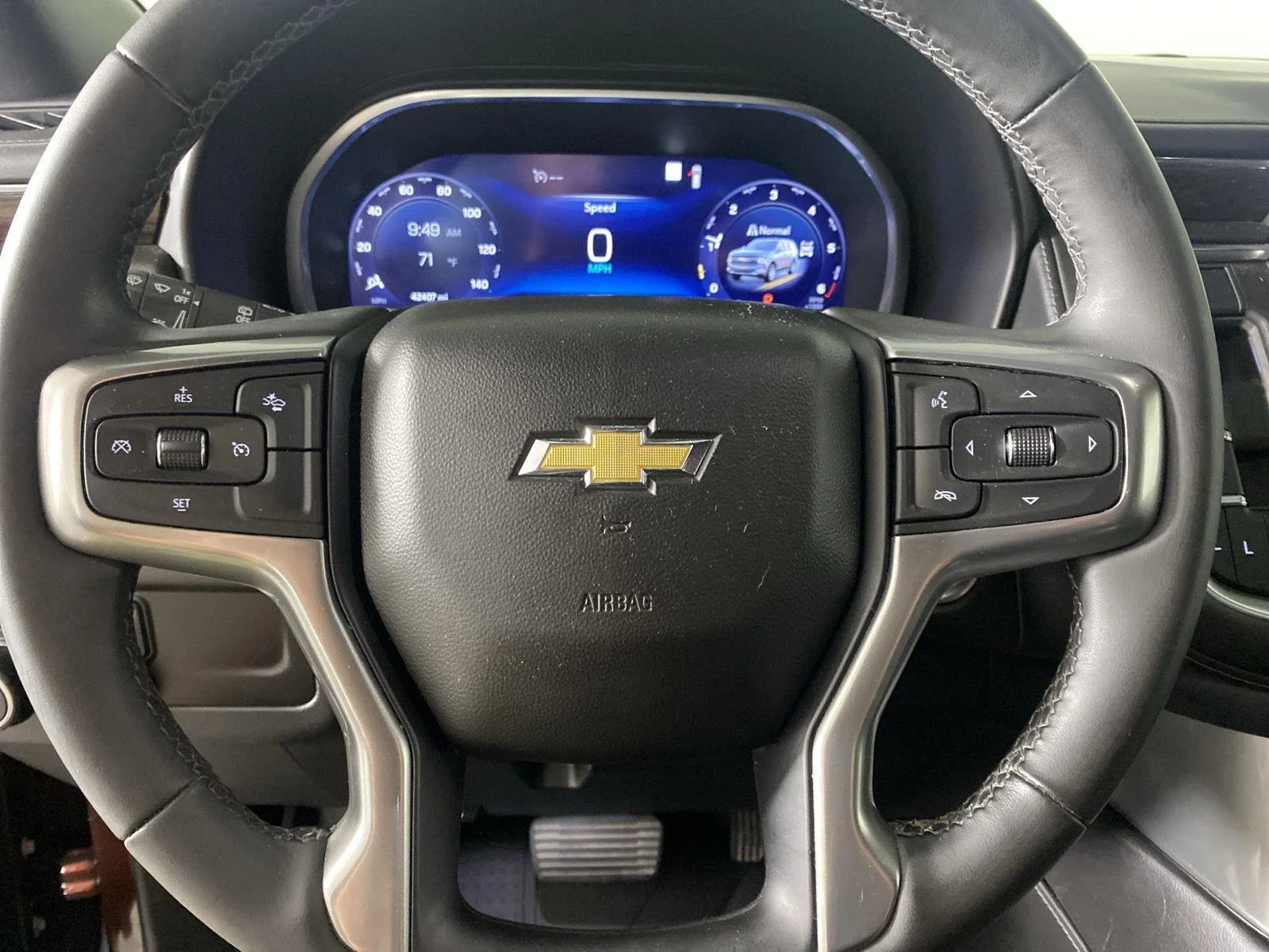 Used 2023 Auburn Metallic Chevrolet LT image 14