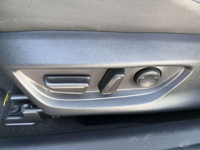Certified Used 2025 WIND CHILL PEARL Toyota  image 27