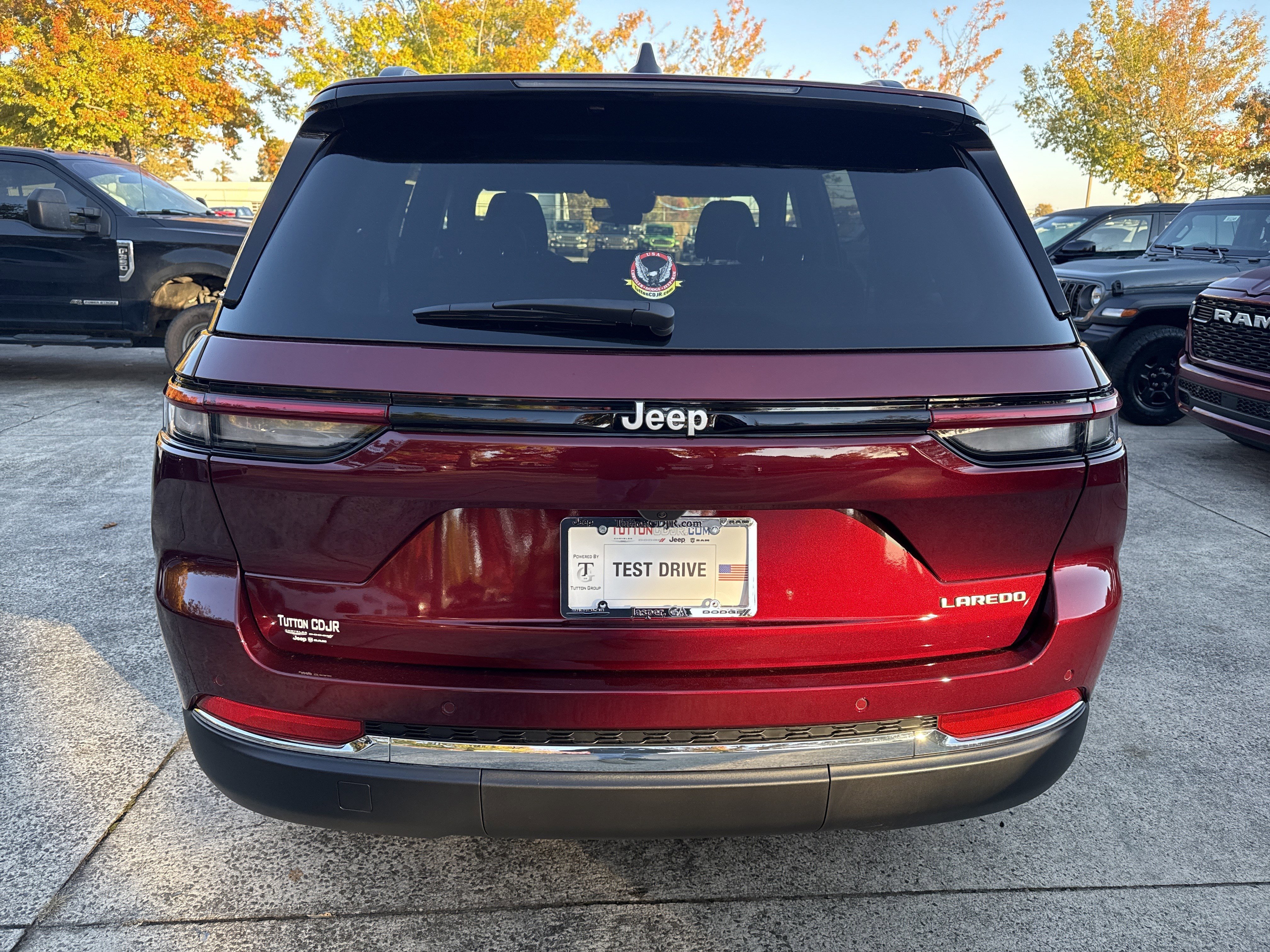 New 2025 Velvet Red Pearlcoat Jeep Laredo image 6