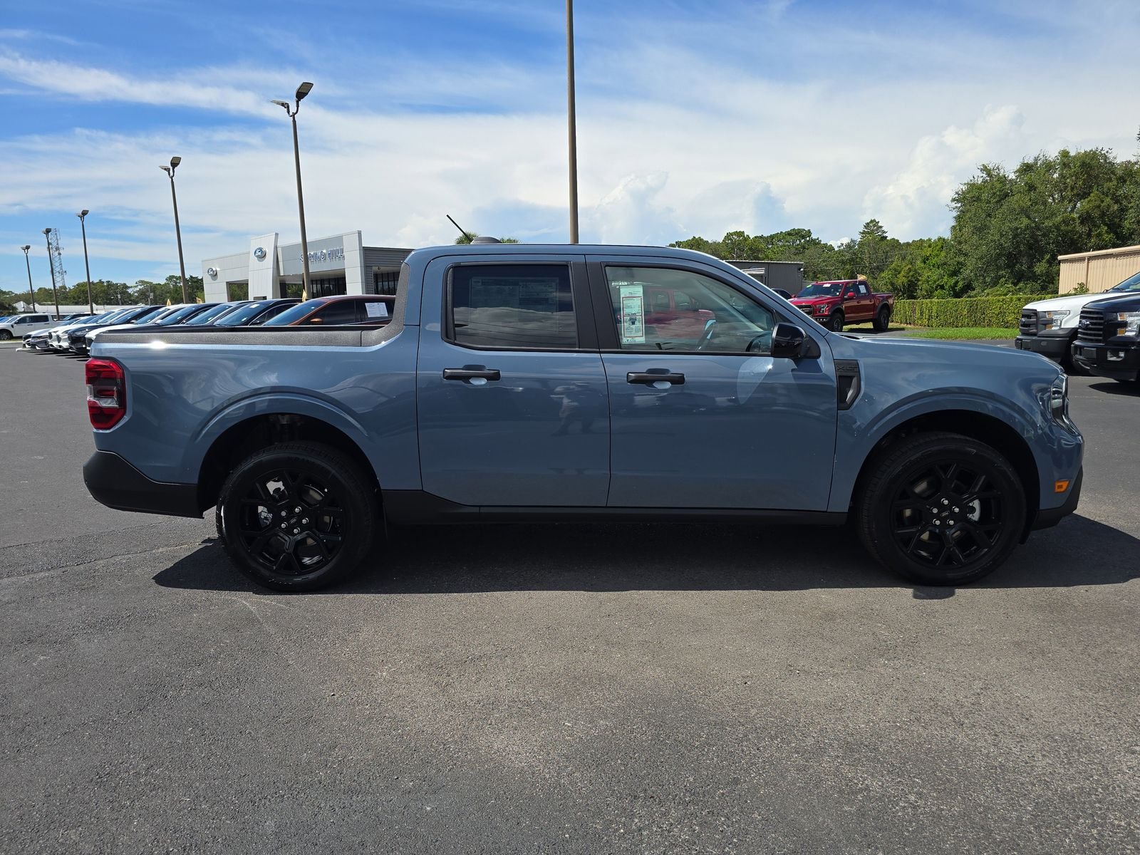 New 2025 Azure Gray Metallic Tri-Coat Ford XLT image 3