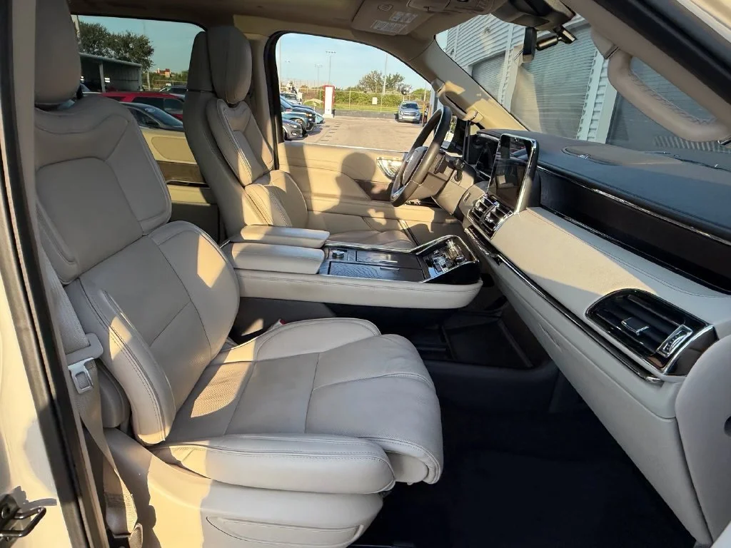 Used 2019 Ceramic Pearl Metallic Lincoln Reserve image 19