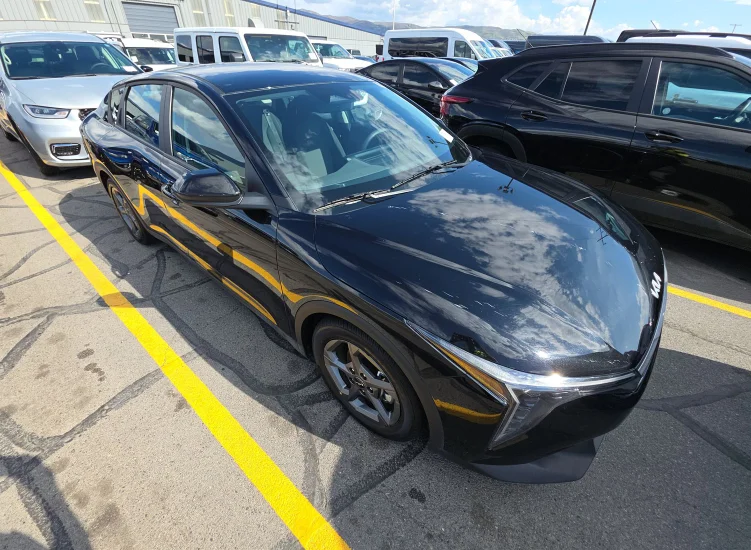 2025 Kia K4 LXS AT's photo