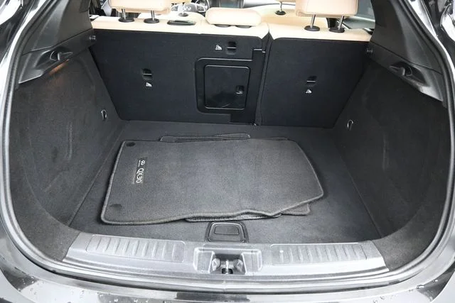 Used 2019 Black INFINITI LUXE image 9