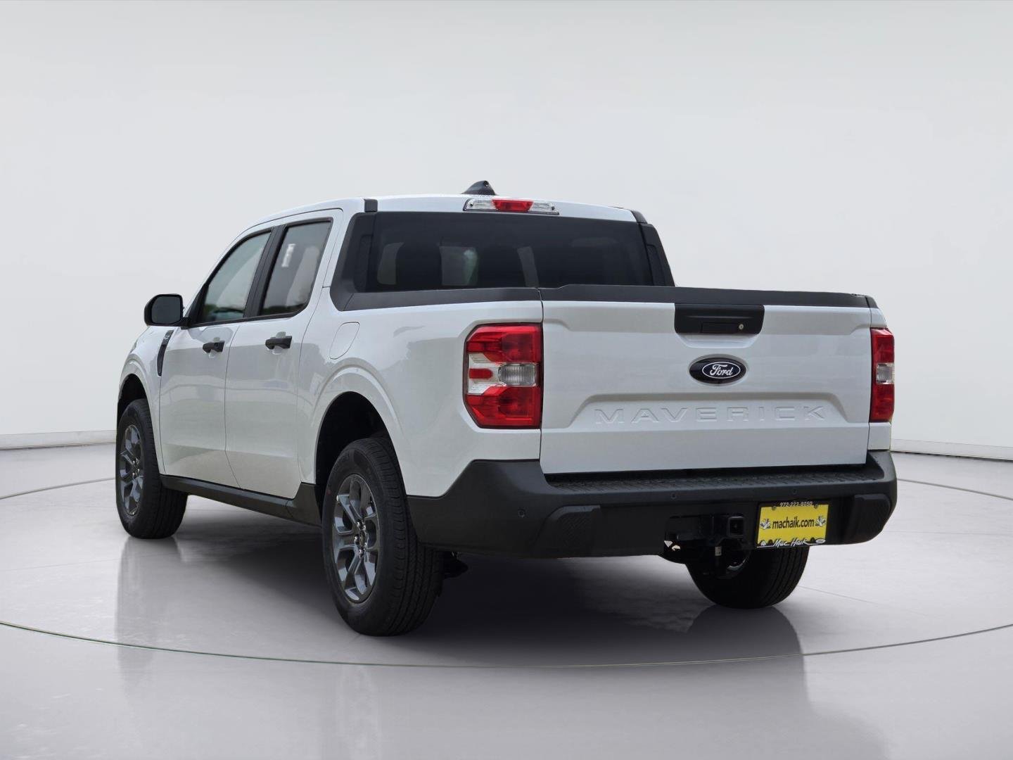 New 2026 Oxford White Ford XLT image 3