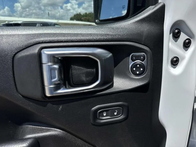 Used 2025 White Jeep Rubicon image 32