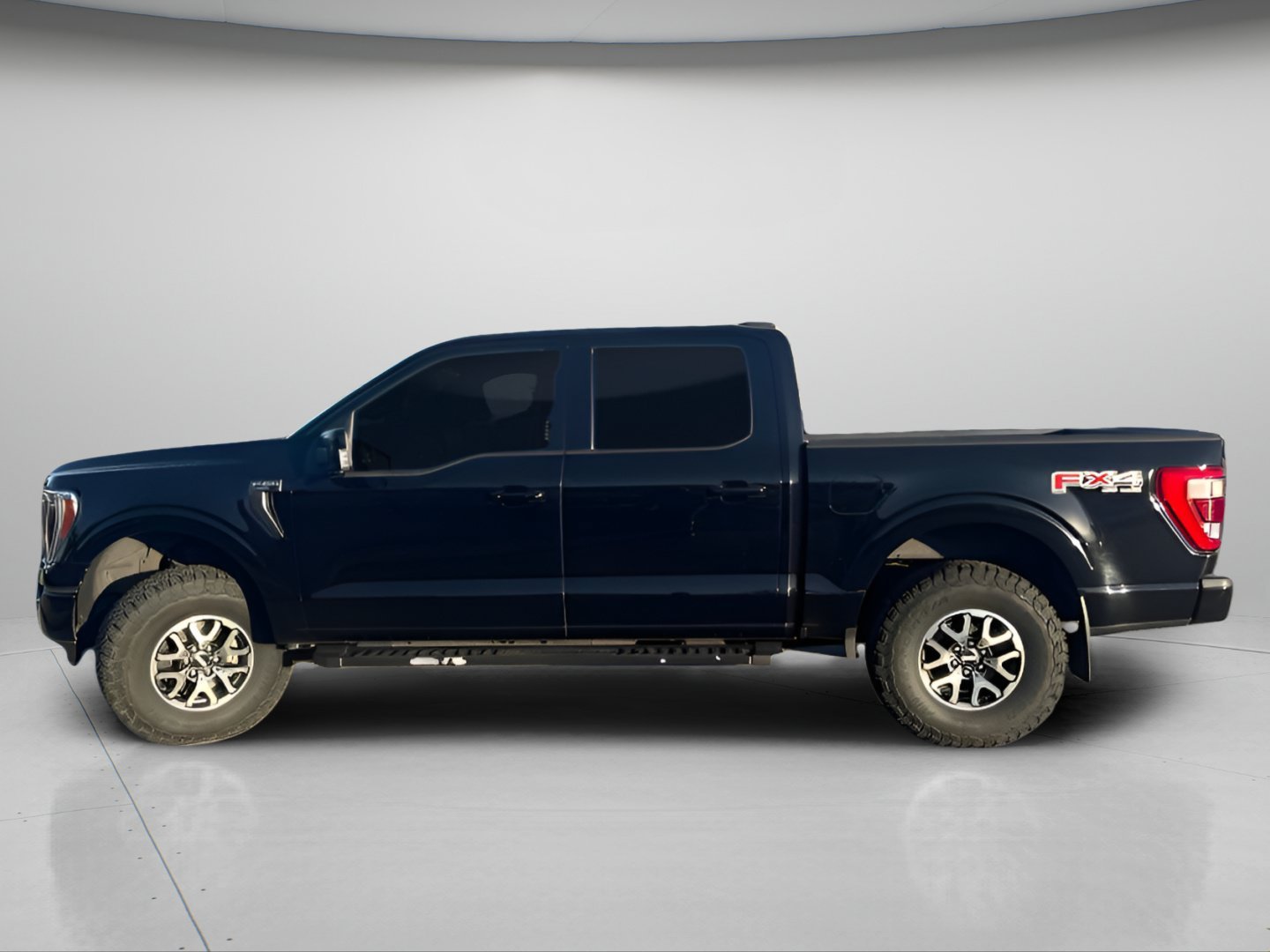 Used 2021 Agate Black Metallic Ford Lariat image 14