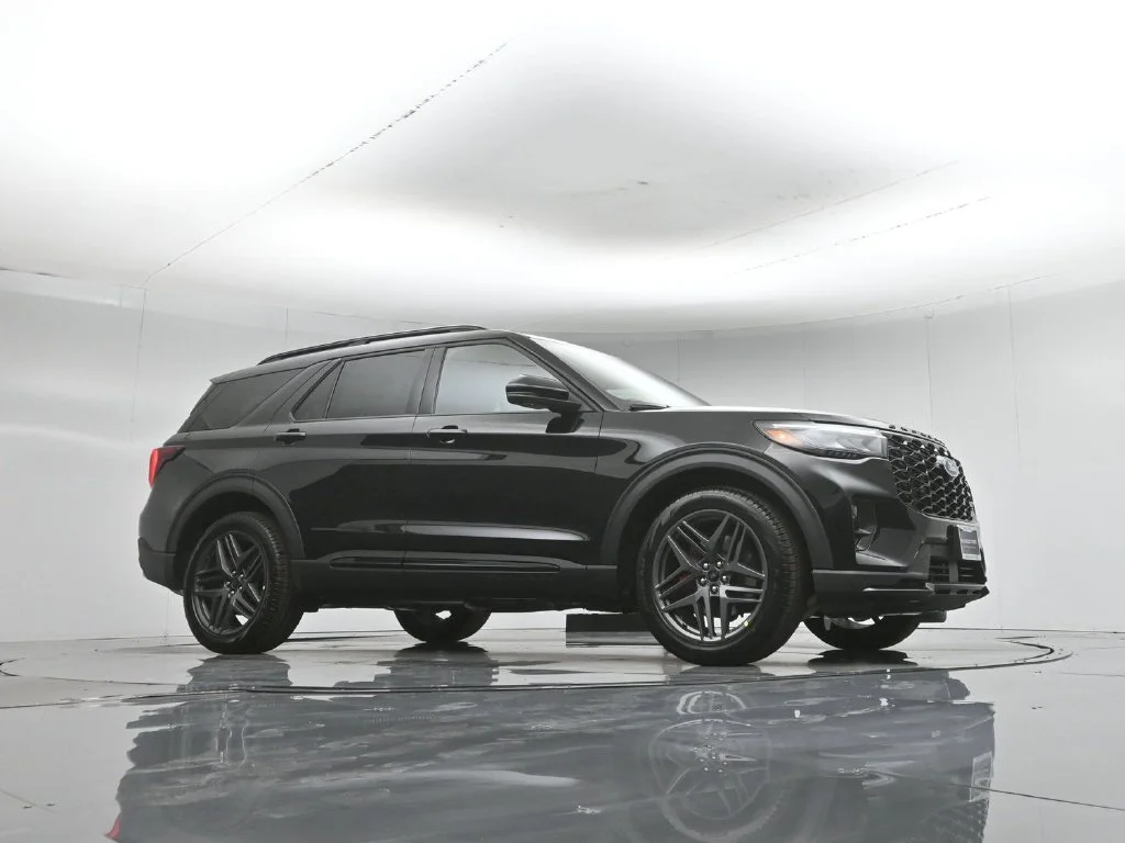 New 2026 Agate Black Metallic Ford ST image 3
