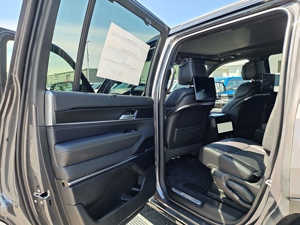 New 2026 Baltic Gray Metallic Clearcoat Jeep Summit Obsidian image 32