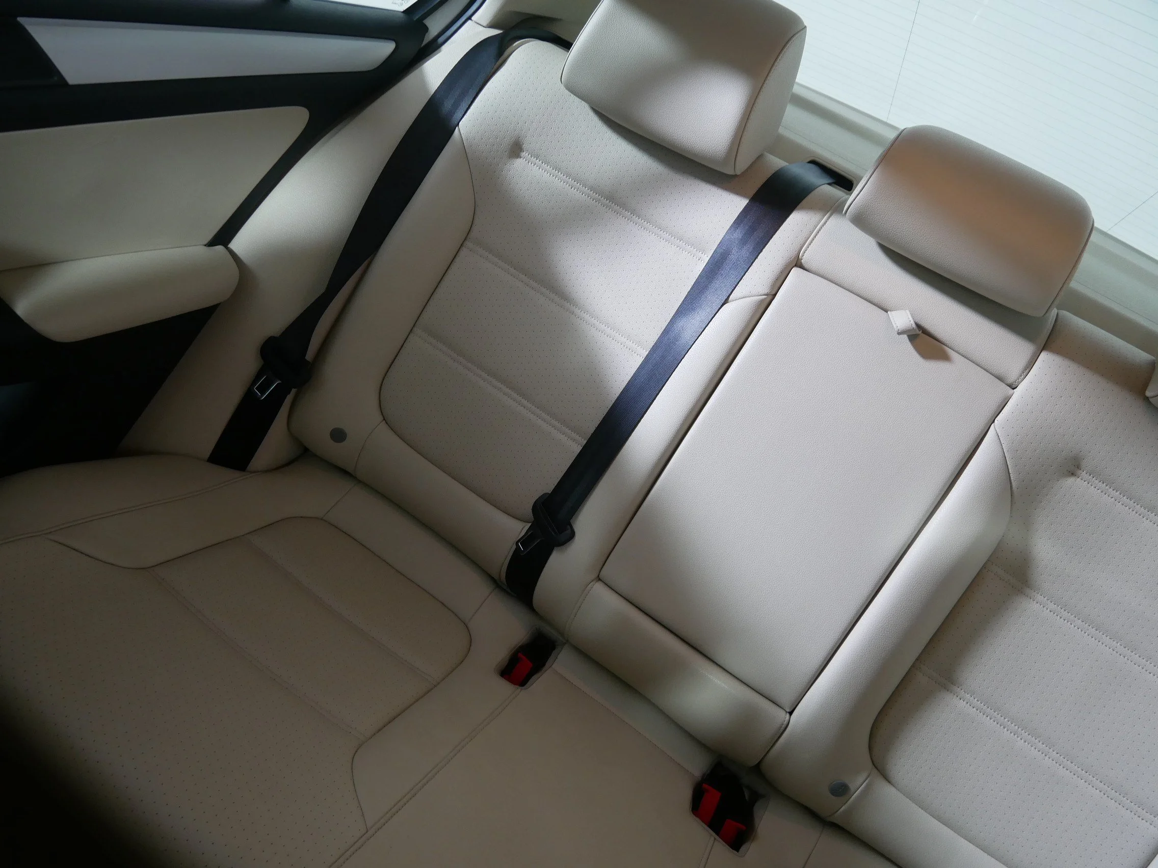 Used 2014 Candy White Volkswagen SE w/Connectivity/Sunroof image 12