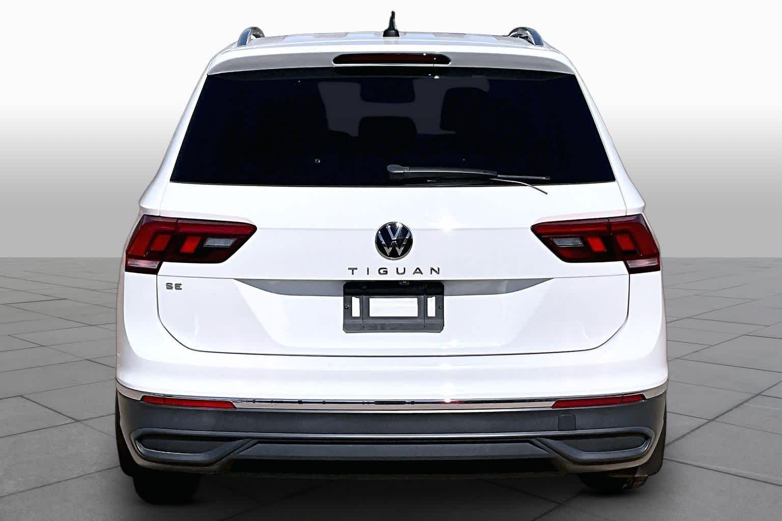 Used 2022 Pure White Volkswagen SE image 5