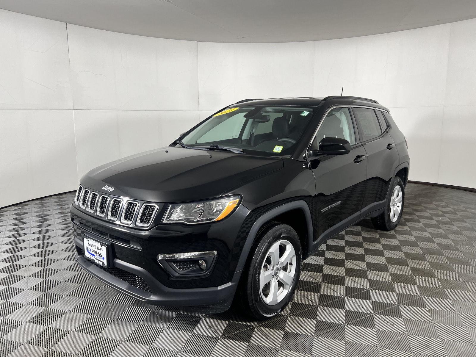 Certified Used 2021 Diamond Black Crystal Pearlcoat Jeep Latitude image 5