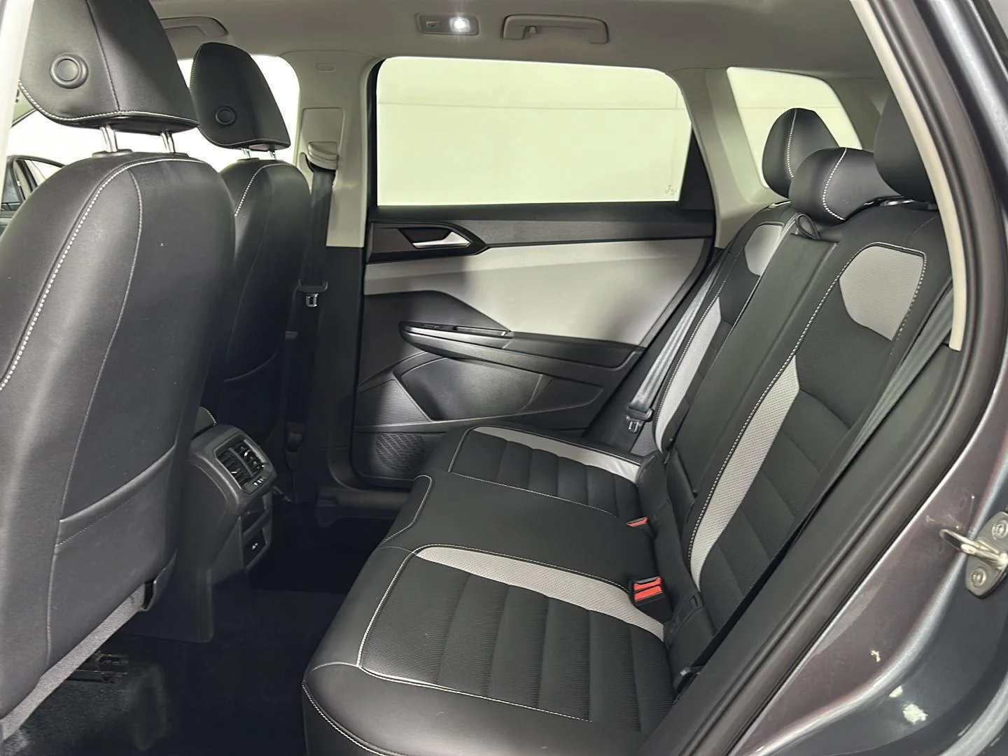 Used 2022 Platinum Gray Metallic Volkswagen SEL image 10
