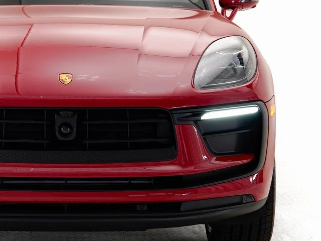 2025 Porsche Macan - Photo 35