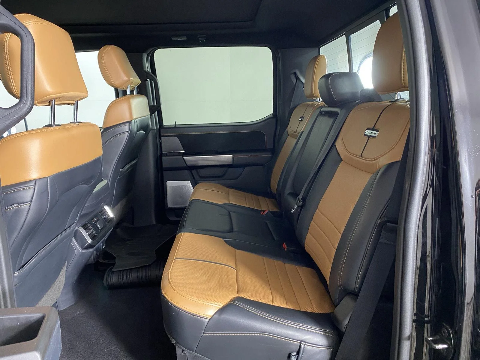 Used 2023 Agate Black Ford Platinum image 26