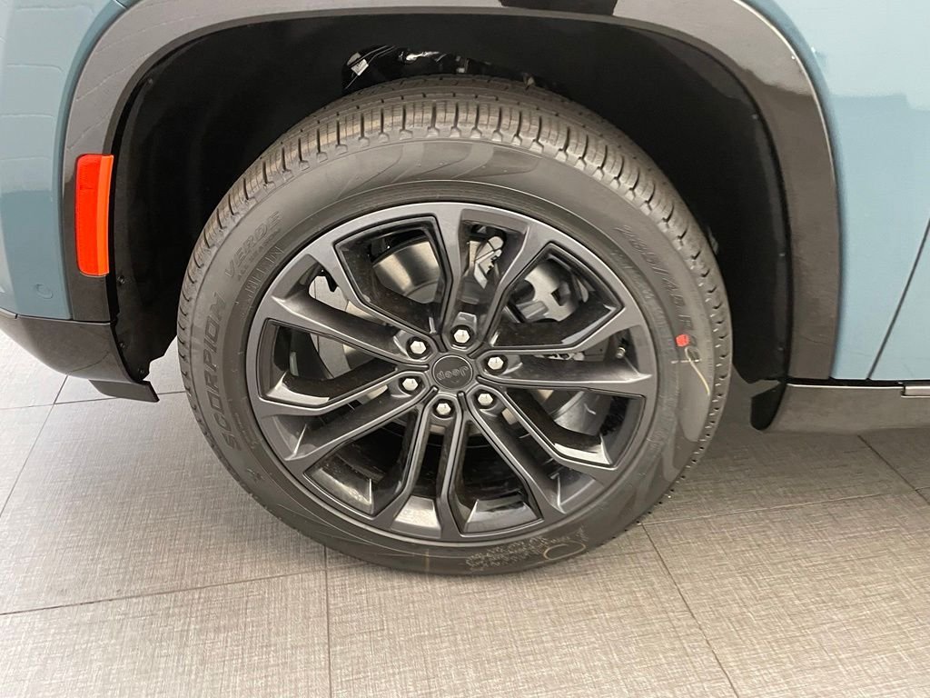 New 2026 Steel Blue Exterior Paint Jeep Summit Reserve image 10