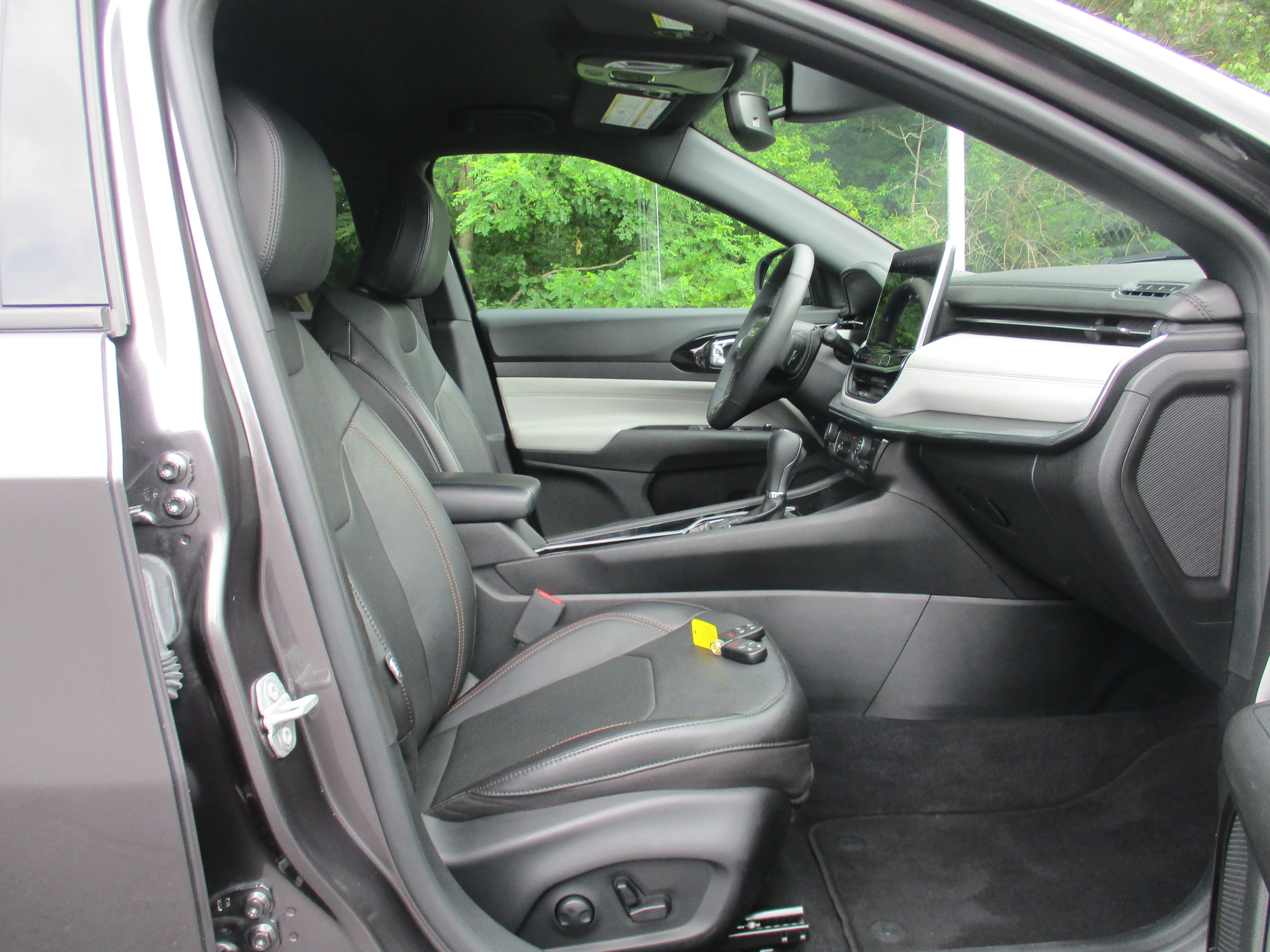 Used 2023 Granite Crystal Metallic Clearcoat Jeep Limited image 35