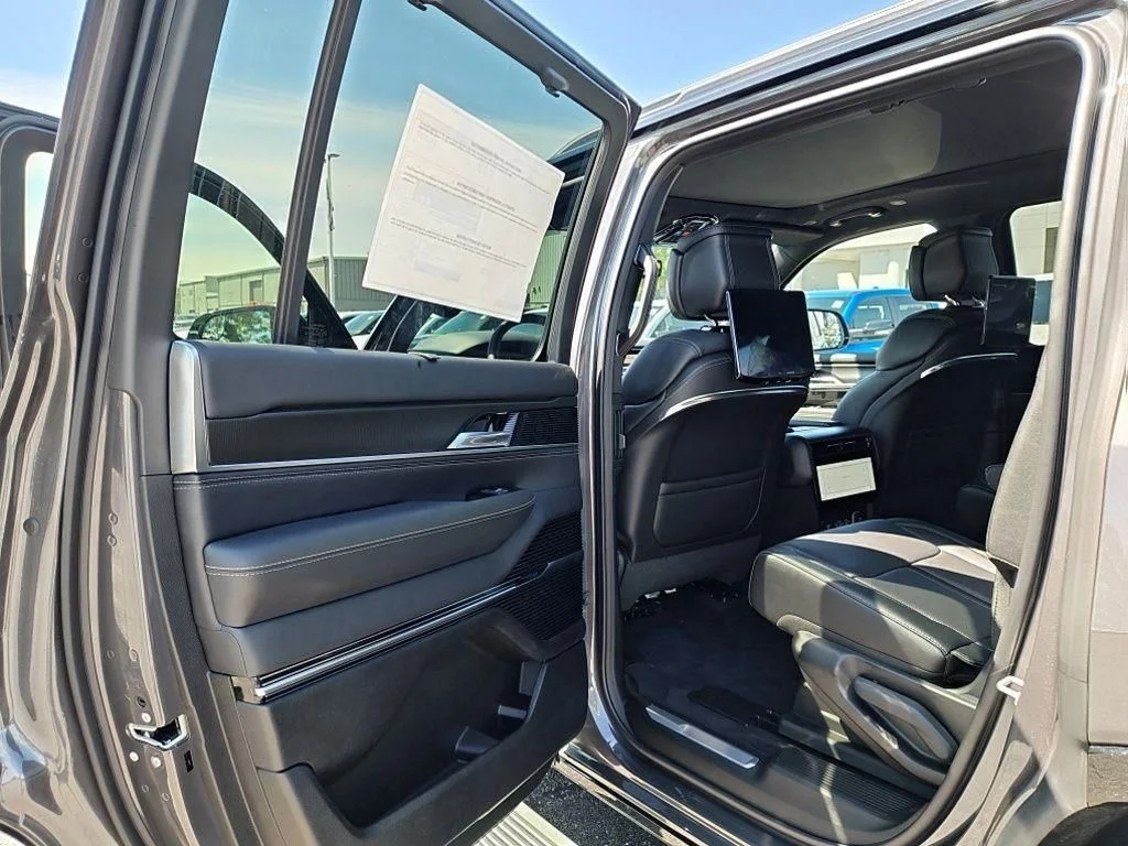 New 2026 Baltic Gray Metallic Clearcoat Jeep Summit Obsidian image 32
