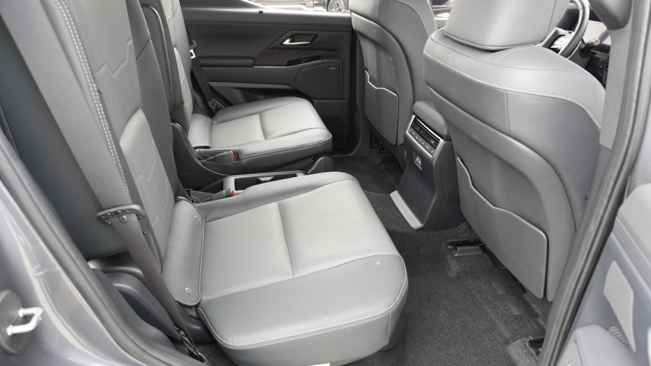 Used 2024 Gray Lexus GX 550 Luxury image 34