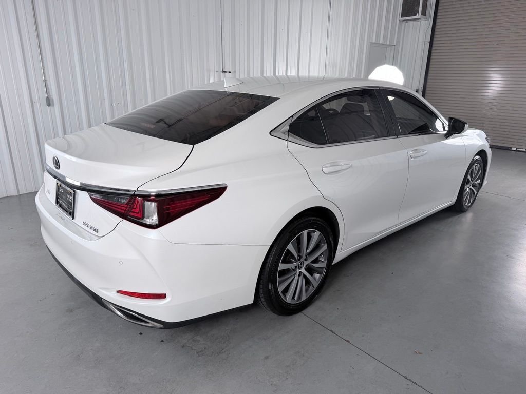 Used 2021 White Lexus 350 image 6