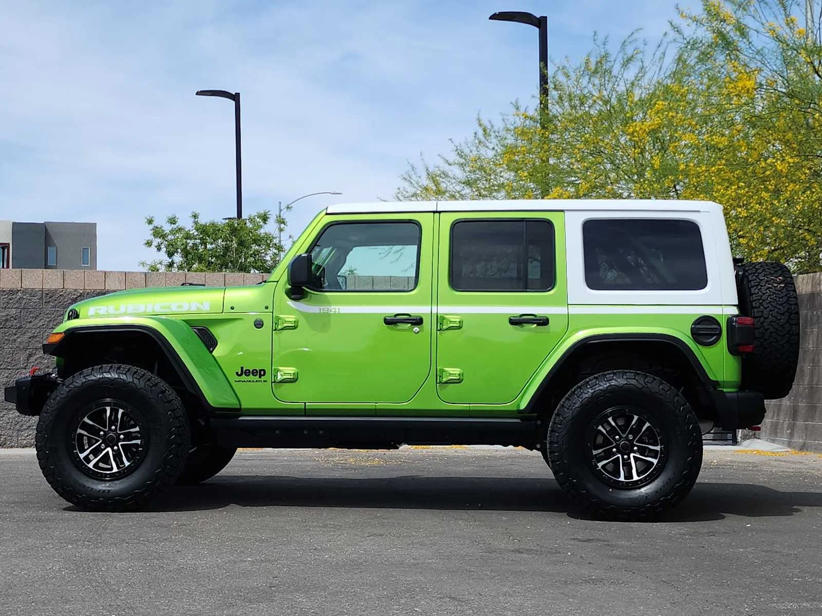 New 2026 Mojito Clear-Coat Exterior Paint Jeep Rubicon X image 6
