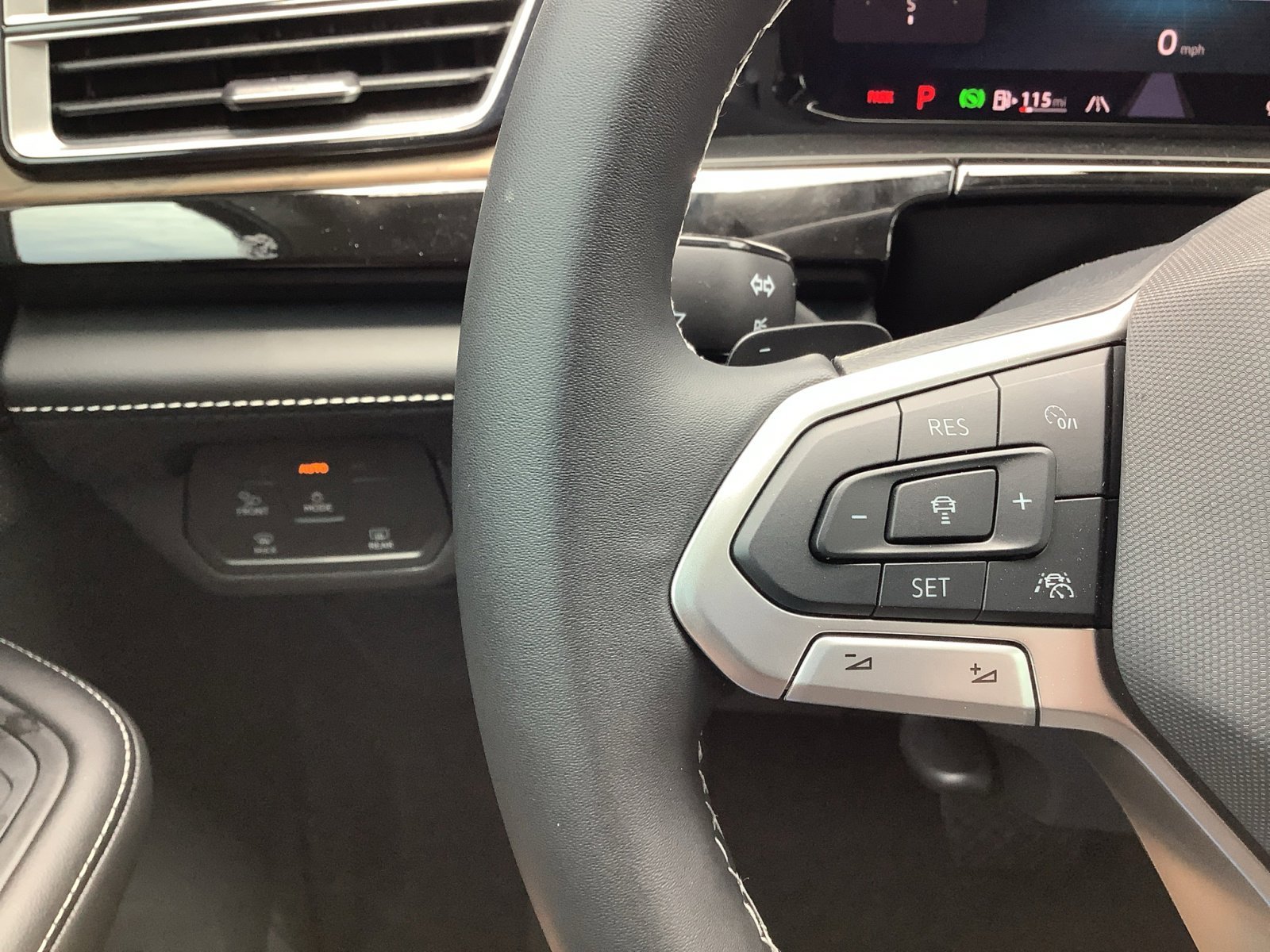 New 2025 Pure White Volkswagen 2.0T SE w/Technology image 27