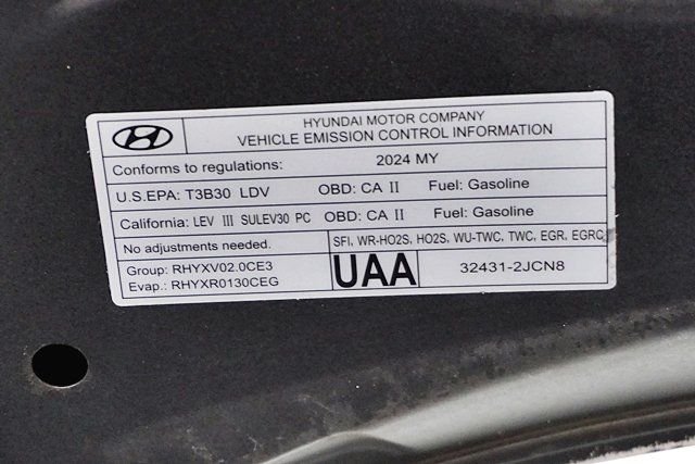 Used 2024 Black Hyundai SE image 31