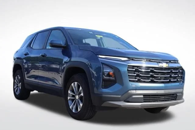 Used 2025 Lakeshore Blue Metallic Chevrolet LT image 1