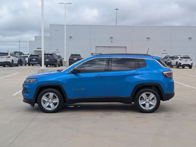 Used 2022 Blue Jeep Latitude image 3