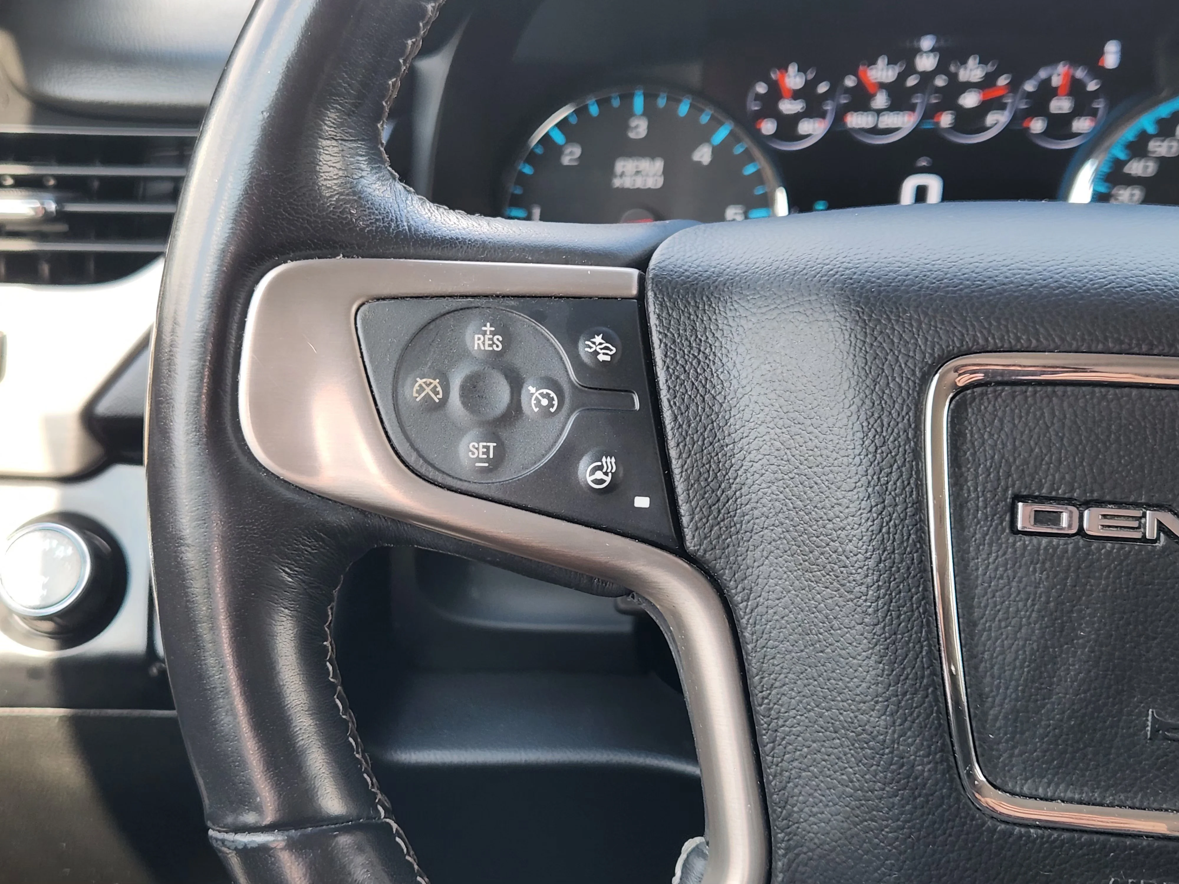 Used 2018 Quicksilver Metallic GMC Denali image 28